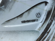 Laden Sie das Bild in den Galerie-Viewer, 1x Alufelge 17 Zoll 7.5" 5x112 Glanz 5H0601025E VW Golf Viii Rim Wheel FEL7414575581cm
