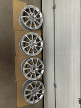 Laden Sie das Bild in den Galerie-Viewer, 4x Alufelge 16 Zoll 6.5" 5x112 46ET Glanz Silber 8V0601025BM Audi A3 Rim Wheel FEL7956344486kb