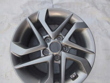 Load image into Gallery viewer, 1x Alufelge 16 Zoll 6.5&quot; 5x114.3 45ET Glanz Silber 52910-D7110 Hyundai Rim Wheel