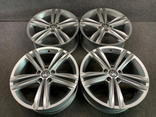 Laden Sie das Bild in den Galerie-Viewer, 4x Alufelge 18 Zoll 7.0" 5x112 43ET Glanz Silber 5NA601025M VW Tiguan Rim Wheel FEL1377456770om