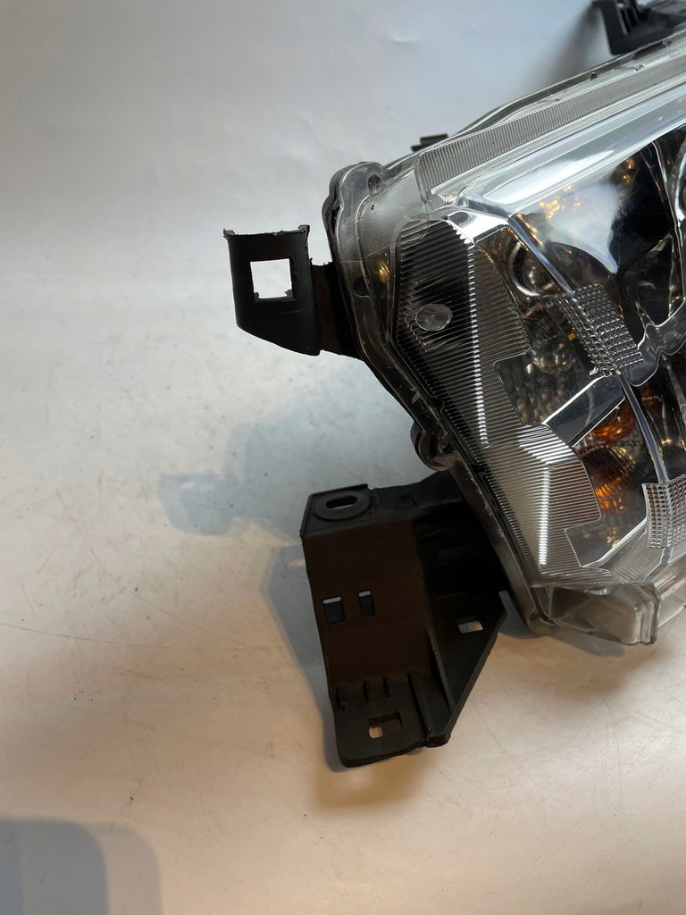 Frontscheinwerfer Toyota Hilux VIII 81150-0KK60 Ein Stück (Rechts oder Links) SCH4178229895ae