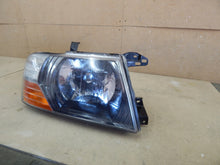 Laden Sie das Bild in den Galerie-Viewer, Frontscheinwerfer Mitsubishi Pajero III Rechts Scheinwerfer Headlight SCH3164335447wd