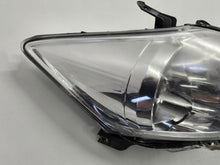 Load image into Gallery viewer, Frontscheinwerfer Toyota Auris 81110-02A40 Rechts Scheinwerfer Headlight