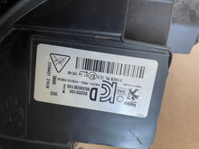 Laden Sie das Bild in den Galerie-Viewer, Frontscheinwerfer Peugeot 2008 9833036180 Full LED Rechts Scheinwerfer Headlight
