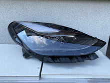 Laden Sie das Bild in den Galerie-Viewer, Frontscheinwerfer Tesla Model Y 1110796-00-D Ein Stück (Rechts oder Links)