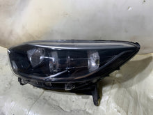 Laden Sie das Bild in den Galerie-Viewer, Frontscheinwerfer Renault Captur 260600698R 030128121100 Links Headlight SCH9729309231qa