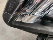 Laden Sie das Bild in den Galerie-Viewer, Frontscheinwerfer Mercedes-Benz Cla A1178206761 Links Scheinwerfer Headlight SCH8411805333pr