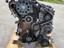 Load image into Gallery viewer, Motor Audi A4 B9 DETA 2.0 TDI 190PS 140kW 124TKm Diesel Engine Komplett