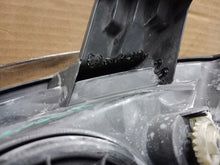 Laden Sie das Bild in den Galerie-Viewer, Frontscheinwerfer Mercedes-Benz W163 1638200749 Ein Stück (Rechts oder Links)