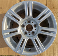 Laden Sie das Bild in den Galerie-Viewer, 1x Alufelge 17 Zoll 8.5" 5x120 37ET Glanz Silber 8036936 BMW 3 E91 E93 E90 FEL8864203538pg