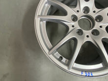Laden Sie das Bild in den Galerie-Viewer, 1x Alufelge 16 Zoll 6.5" 5x112 49ET Glanz Silber A2464011302 Mercedes-Benz W246 FEL8877907010rs