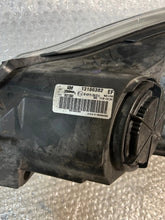 Laden Sie das Bild in den Galerie-Viewer, Frontscheinwerfer Opel Corsa D 13186382 Rechts Scheinwerfer Headlight SCH7949293239tt