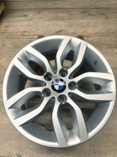 Laden Sie das Bild in den Galerie-Viewer, 1x Alufelge 17 Zoll 7.5" 5x120 32ET Glanz Silber 6787576 BMW F26 X3 F25 FEL4797262307eo