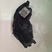 Laden Sie das Bild in den Galerie-Viewer, Frontscheinwerfer Audi A4 8W0941034D Rechts Scheinwerfer Headlight