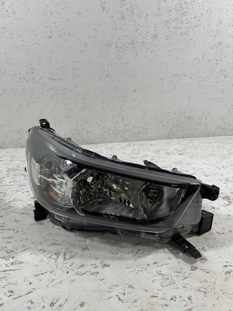 Frontscheinwerfer Toyota Hilux VIII 81110-0KK60 Rechts Scheinwerfer Headlight SCH9686848390lr