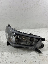 Load image into Gallery viewer, Frontscheinwerfer Toyota Hilux VIII 81110-0KK60 Rechts Scheinwerfer Headlight SCH9686848390lr