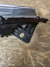 Laden Sie das Bild in den Galerie-Viewer, Frontscheinwerfer Honda Jazz Logo Xenon Links Scheinwerfer Headlight