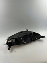 Laden Sie das Bild in den Galerie-Viewer, Frontscheinwerfer Ford Fiesta I L1BB-13E015-AD Ein Stück (Rechts oder Links) SCH8275973201ev