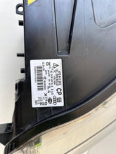 Laden Sie das Bild in den Galerie-Viewer, Frontscheinwerfer Audi A6 C6 4F0941003 Xenon Ein Stück (Rechts oder Links) SCH7349828508ti