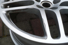 Load image into Gallery viewer, 1x Alufelge 18 Zoll 8.0&quot; 5x112 21ET Glanz Silber 95B601025 Porsche Macan