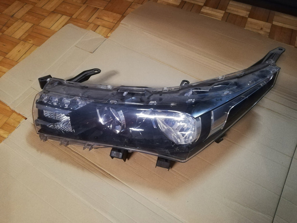 Frontscheinwerfer Toyota Corolla 81170-02E71-00 Links Scheinwerfer Headlight SCH6373195598kl
