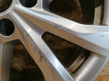 Laden Sie das Bild in den Galerie-Viewer, 1x Alufelge 17 Zoll 6.5" 5x112 49ET 2K7601025A VW Caddy V Rim Wheel FEL1088509560sb