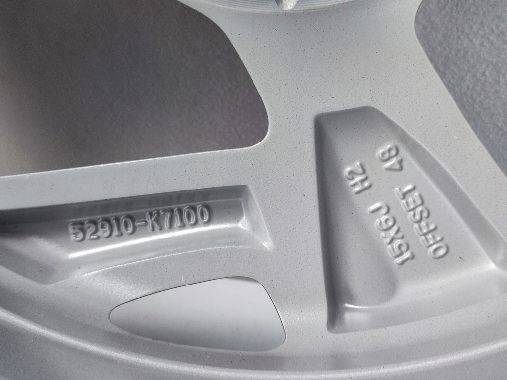 1x Alufelge 15 Zoll 6.0" 4x100 48ET Glanz Silber 52910K7100 Hyundai I10 III I20 FEL9417089971ny