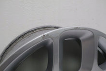 Load image into Gallery viewer, 1x Alufelge 17 Zoll 7.0" 5x110 40ET Glanz Silber 735577525 Jeep Renegade FEL5111366840br