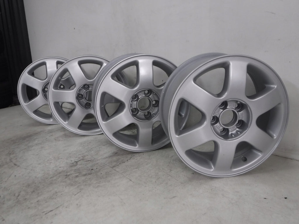 1x Alufelge 15 Zoll 6.0" 5x100 38ET Glanz Silber 6L0601025F Audi Golf Polo