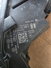 Load image into Gallery viewer, Frontscheinwerfer Audi A3 8V0941006E 90104457 Xenon Rechts Headlight SCH2115708741li