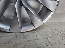 Laden Sie das Bild in den Galerie-Viewer, 1x Alufelge 19 Zoll 8.0&quot; 5x112 45ET Glanz Silber 5LA601025 Skoda Rim Wheel
