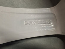 Laden Sie das Bild in den Galerie-Viewer, 1x Alufelge 17 Zoll 7.5&quot; 5x120 40ET Glanz Silber 6761929 BMW E53 Rim Wheel