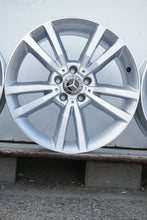 Laden Sie das Bild in den Galerie-Viewer, 4x Alufelge 18 Zoll 8.0" 5x112 45ET Glanz Silber A2074011102 Mercedes-Benz FEL5671104675va