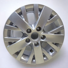 Laden Sie das Bild in den Galerie-Viewer, 1x Alufelge 16 Zoll 6.5&quot; 5x120 51ET Glanz Silber 7E0601025F VW T6 T5 Rim Wheel