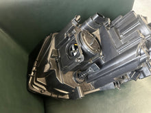 Laden Sie das Bild in den Galerie-Viewer, Frontscheinwerfer VW 7E5941016 Xenon Rechts Scheinwerfer Headlight SCH5328095908fr