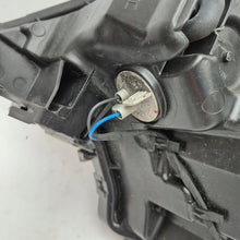 Laden Sie das Bild in den Galerie-Viewer, Frontscheinwerfer Mitsubishi Outlander III 8301C8-54 Rechts Headlight