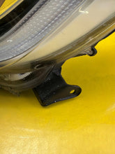 Laden Sie das Bild in den Galerie-Viewer, Frontscheinwerfer Toyota 4 Yaris LED Links Scheinwerfer Headlight SCH2279976404vr