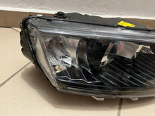 Laden Sie das Bild in den Galerie-Viewer, Frontscheinwerfer Skoda Octavia III 5E1941018B Xenon Rechts Headlight SCH5839603927vc