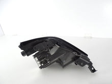 Laden Sie das Bild in den Galerie-Viewer, Frontscheinwerfer Mazda 3 Bp BCJH-51040 LED Ein Stück (Rechts oder Links)