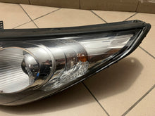 Laden Sie das Bild in den Galerie-Viewer, Frontscheinwerfer Hyundai Ix35 92101-2Y000 Halogen Links Scheinwerfer Headlight SCH7173157786st