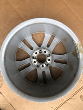 Laden Sie das Bild in den Galerie-Viewer, 1x Alufelge 17 Zoll 7.5" 5x112 47ET A2044017502 Mercedes-Benz Rim Wheel FEL3441412352il