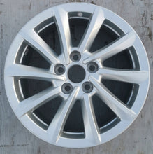 Load image into Gallery viewer, 1x Alufelge 17 Zoll 7.5" 5x114.3 45ET Glanz Silber PW457-06001 Toyota Avensis FEL8380277695qq