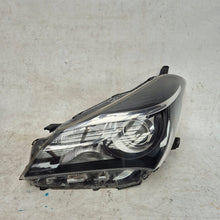 Load image into Gallery viewer, Frontscheinwerfer Toyota Yaris Ein Stück (Rechts oder Links) Headlight SCH9247899120up