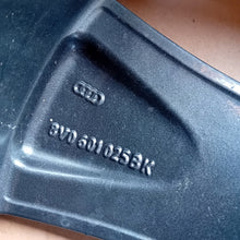 Load image into Gallery viewer, 1x Alufelge 17 Zoll 7.5" 5x112 51ET Glanz Silber 8V0601025 Audi A3 Rim Wheel FEL6206625218gf
