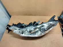Laden Sie das Bild in den Galerie-Viewer, Frontscheinwerfer Citroën C-Crosser Xenon Ein Stück (Rechts oder Links)