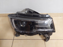 Laden Sie das Bild in den Galerie-Viewer, Frontscheinwerfer Jeep Grand Cherokee T77598B Xenon Rechts Headlight SCH6553905242la