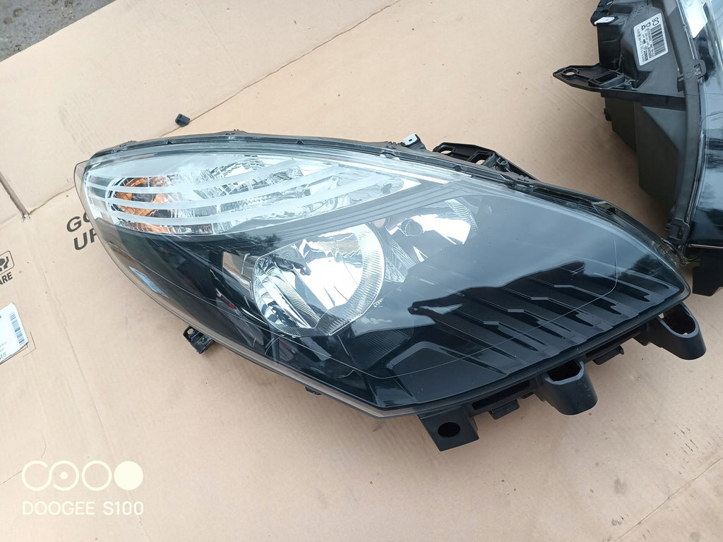 Frontscheinwerfer Renault Scenic 89902926 Ein Satz Scheinwerfer Headlight