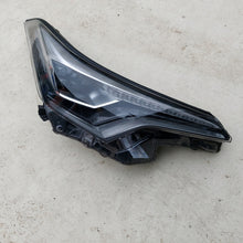 Laden Sie das Bild in den Galerie-Viewer, Frontscheinwerfer Toyota C-Hr Chr 81150-F4071-00 LED Rechts Headlight SCH2115005319li