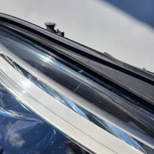 Laden Sie das Bild in den Galerie-Viewer, Frontscheinwerfer Mercedes-Benz Gle W166 1669062203 Rechts Headlight SCH7510938412ia