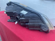Laden Sie das Bild in den Galerie-Viewer, Frontscheinwerfer Skoda Superb 3V1941017A 1ZS01193941 Xenon Links Headlight SCH3343923436po